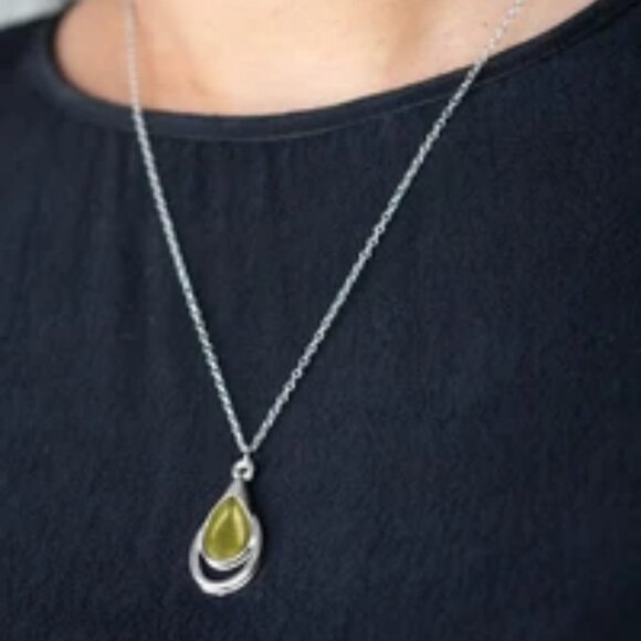 paparazzi Jewelry - 🆕 Just Drop It! - Green Necklace & Earrings